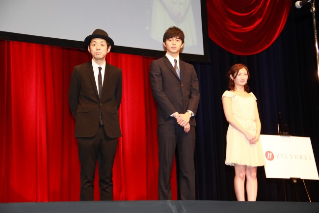 左から「ニューウェーブアワード」を受賞した宮藤官九郎、東出昌大、武田梨奈