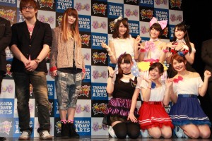 タカラトミーアーツの新作『ブキガミ』『プリパラ』の発表会に登壇した面々。