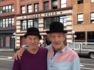 パトリック・スチュワート&イアン・マッケラン、お揃いのボーラー・ハットでお茶目な二人