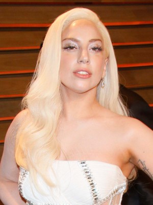実は家庭的？レディー・ガガ、恋人テイラー・キニーに対して「従順」と公言