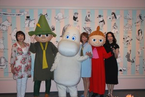 「MOOMIN! ムーミン展」に来場した白鳥英美子、高山みなみ、佐久間レイ