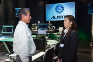 レスリングの吉田沙保里選手がベテラン俳優・柳葉敏郎を相手に堂々の演技を披露!