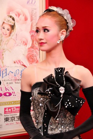 愛希れいか、宝塚月組公演『明日への指針』『宝塚をどり』『TAKARAZUKA 花詩集 100!!』囲み取材