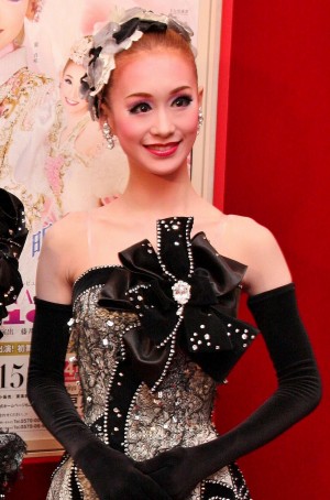 愛希れいか、宝塚月組公演『明日への指針』『宝塚をどり』『TAKARAZUKA 花詩集 100!!』囲み取材