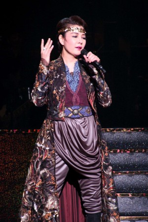 麻路さき、宝塚歌劇100周年記念公演『セレブレーション100! 宝塚~この愛よ永遠に~』公開リハーサルの様子