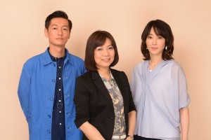 TBS木曜ドラマ劇場『同窓生 ~人は、三度、恋をする~』 左から井浦新、柴門ふみ(原作者)、稲森いずみ
