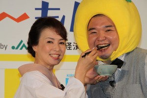 「氷結ストロング 宮崎産日向夏<期間限定>」記者会見に出席した花田景子と内山信二