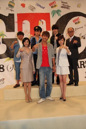 ドラマ『GTO』制作発表にて。 AKIRA、比嘉愛未、城田優、山本裕典、田山涼成、黒木瞳