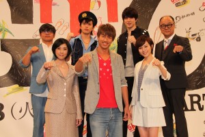 ドラマ『GTO』制作発表にて。 AKIRA、比嘉愛未、城田優、山本裕典、田山涼成、黒木瞳