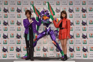「セブン‐イレブン×エヴァンゲリオン作戦始動」発表会に登場したDAIGO、加藤夏希
