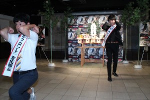 『バトルフロント』大ヒット祈願イベントに登場したちゅうえい、瀧上伸一郎(流れ星)