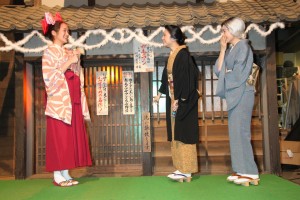 『花子とアン』クランクアップ取材会に登場した高梨臨、吉高由里子、仲間由紀恵