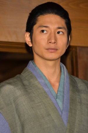 『信長協奏曲』記者会見に登場した向井理
