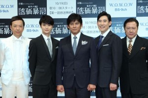 『株価暴落』完成披露試写会イベントにて(左から板尾創路、瀬戸康史、織田裕二、高嶋政伸、石橋凌)