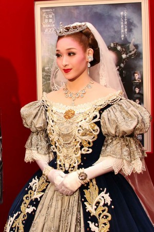 蘭乃はな、宝塚花組公演『エリザベート‐愛と死の輪舞(ロンド)‐』囲み取材にて