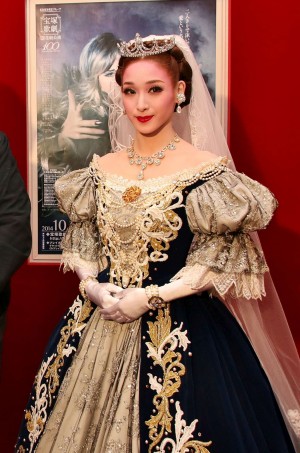 蘭乃はな、宝塚花組公演『エリザベート‐愛と死の輪舞(ロンド)‐』囲み取材にて