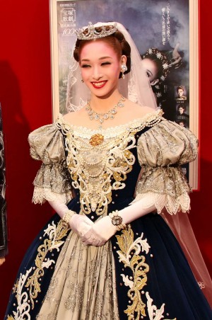 蘭乃はな、宝塚花組公演『エリザベート‐愛と死の輪舞(ロンド)‐』囲み取材にて