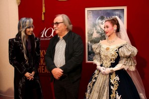 明日海りお、作曲家シルヴェスター・リーヴァイ、蘭乃はな、宝塚花組公演『エリザベート‐愛と死の輪舞(ロンド)‐』囲み取材にて