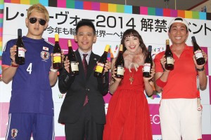 「ボージョレ・ヌーヴォー2014 解禁イベント」に登場したむらせ、柳沢慎吾、豊田エリー、しまぞうZ