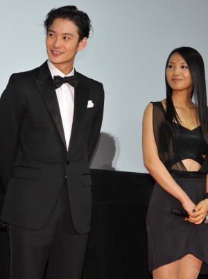 映画『ST 赤と白の捜査ファイル』完成披露試写会に出席した岡田将生、芦名星