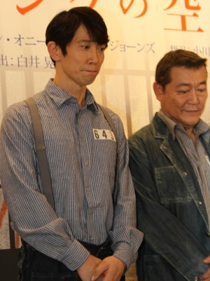 舞台『ロンドン版 ショーシャンクの空に』公開舞台稽古に登場した、佐々木蔵之介、國村隼