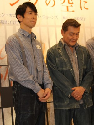 舞台『ロンドン版 ショーシャンクの空に』公開舞台稽古に登場した、佐々木蔵之介、國村隼