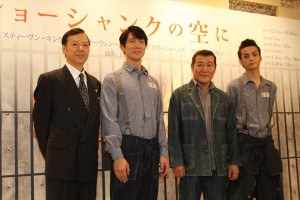 舞台『ロンドン版 ショーシャンクの空に』公開舞台稽古に登場した板尾創路、佐々木蔵之介、國村隼、三浦涼介
