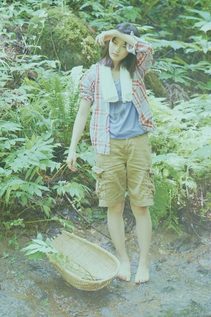 橋本愛のキュートな農ガールファッション(『リトル・フォレスト』より)