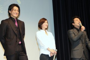 『ウロボロス~この愛こそ、正義。』舞台挨拶に出席した、小栗旬、広末涼子、ムロツヨシ