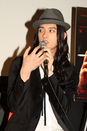 『二重生活』対談イベントに出席した栗原類