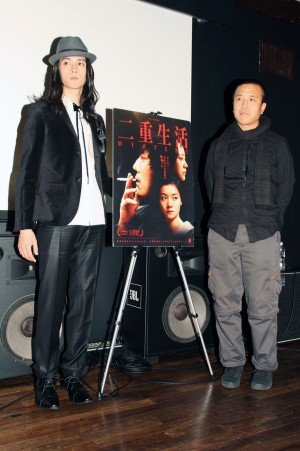 『二重生活』対談イベントに出席した栗原類、ロウ・イエ監督