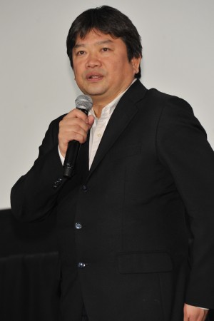 『幕が上がる』完成披露試写会に登場した本広克行監督