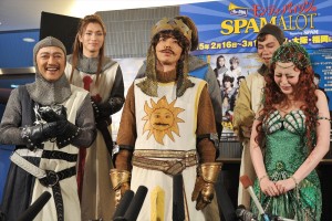 『モンティ・パイソンのSPAMALOT featuring SPAM(R)』囲み取材の様子