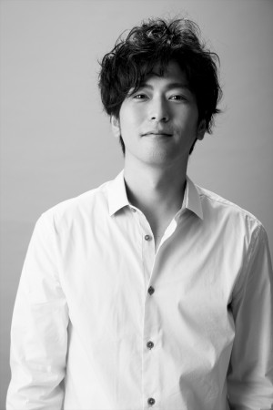 前編『すみれの家出~かわいい子には旅をさせよ~』に出演する須賀貴匡