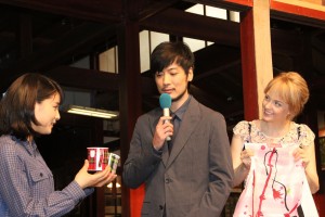 NHK連続ドラマ小説バトンタッチセレモニーに登場した土屋太鳳、玉山鉄二、シャーロット・ケイト・フォックス