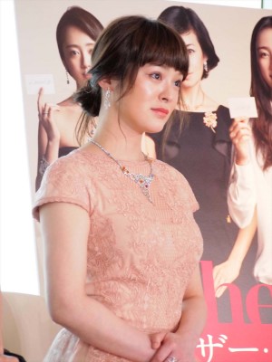 貫地谷しほり、『マザー・ゲーム~彼女たちの階級~』舞台挨拶にて