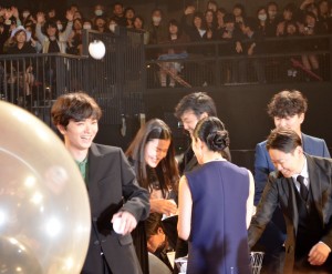 『寄生獣 完結編』完成披露舞台挨拶の様子