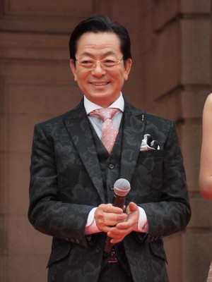 『王妃の館』完成披露イベントに登場した水谷豊
