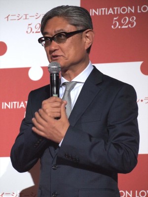『イニシエーション・ラブ』完成報告会見に登壇した堤幸彦監督