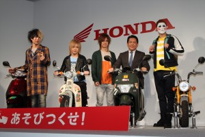 Honda「二輪車新TVCM発表会」出席したゴールデンボンバー