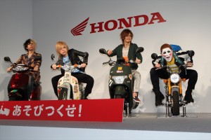 Honda「二輪車新TVCM発表会」出席したゴールデンボンバー