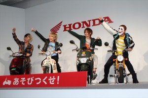 Honda「二輪車新TVCM発表会」出席したゴールデンボンバー