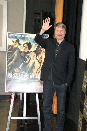 『悪党に粛清を』日本最速上映会に出席したマッツ・ミケルセン