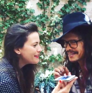 キュートな親子デュエットを披露したリヴ・タイラーとスティーヴン・タイラー