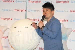 「天使のブラ 極上の谷間」発売記念イベントに登場した宮迫博之