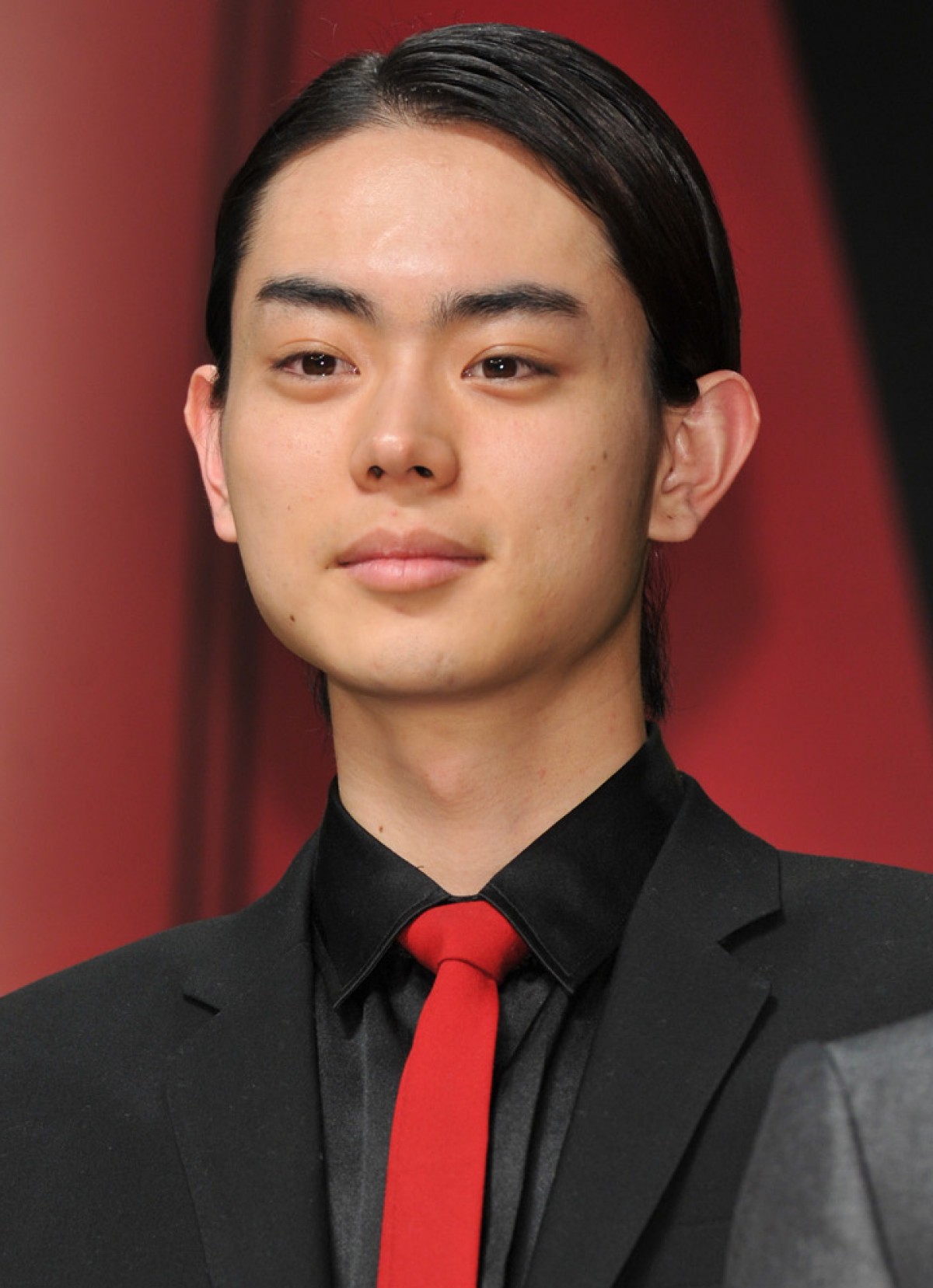 【菅田将暉の髪型カタログ完全版】気になるイケメンのヘアスタイルって？ Boy.[ボーイ] 「カッコイイ」が集まるメンズファッション