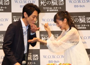 小泉孝太郎・小西真奈美、『連続ドラマW 死の臓器』舞台挨拶にて