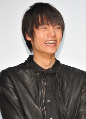 ガソリンスタンド店員のものまねでスタジオを沸かせた窪田正孝