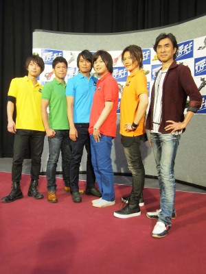 『サンダーバード ARE GO』記者会見に出席した柿原徹也、花輪英司、浪川大輔、村瀬歩、KENN、河森正治(サンダーバードデザイン)