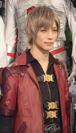 『戦国BASARA vs Devil May Cry』会見に出席した鈴木拡樹